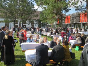 90 Jahre St. Matthias: Mittagessen auf dem Campus der Schule (II)