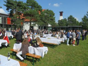 90 Jahre St. Matthias: Mittagessen auf dem Campus der Schule (I)
