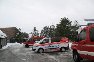 Freiwillige Feuerwehren aus mindestens vier Orten aus dem Umland von München sind nach Waldram gekommen. (Fotot: Erhard)